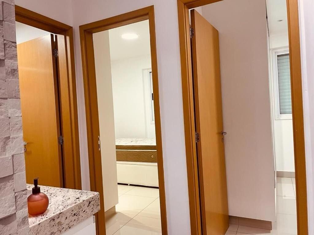 2 Qts.| 4 Hosp. | Ao Lado Do Goiania Shopping Appartement Buitenkant foto