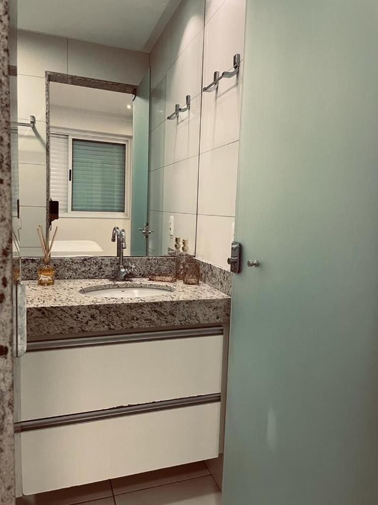 2 Qts.| 4 Hosp. | Ao Lado Do Goiania Shopping Appartement Buitenkant foto